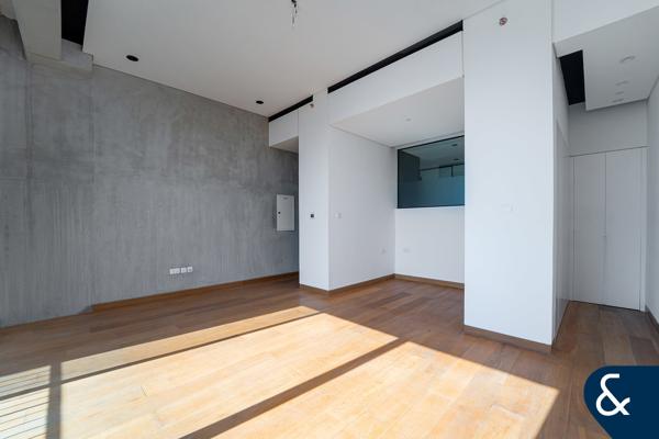 Studio | Vacant | Rare To Market | High End