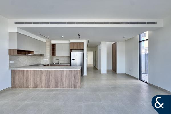 Large Plot | 4 Bedrooms G+1 | Vacant |