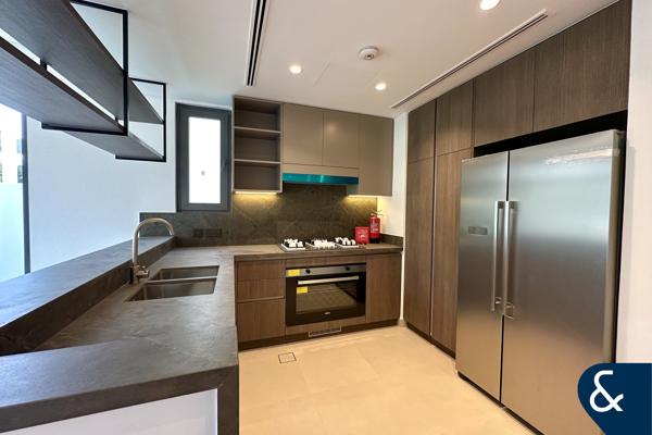 FULLY UPGRADED | LANDSCAPED | SINGLE ROW