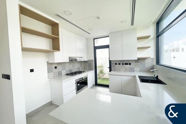 4 Bed | Corner Plot | Immaculate Condition