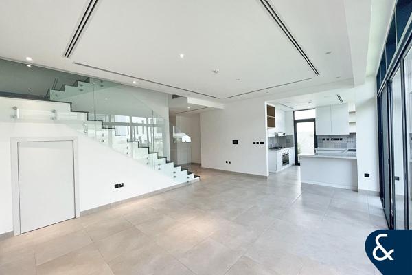 4 Bed | Corner Plot | Immaculate Condition