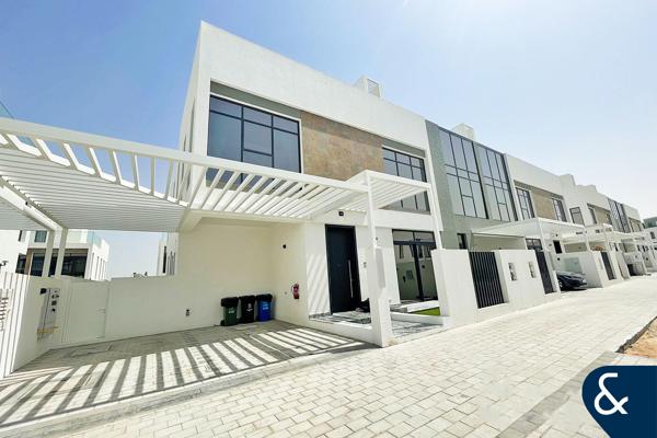 4 Bed | Corner Plot | Immaculate Condition