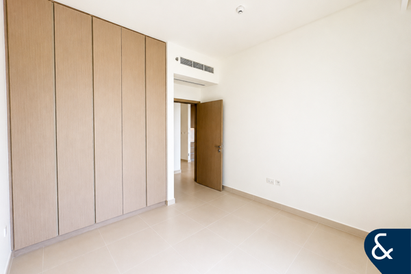 Exclusive | High Floor | Pool View | Vacant