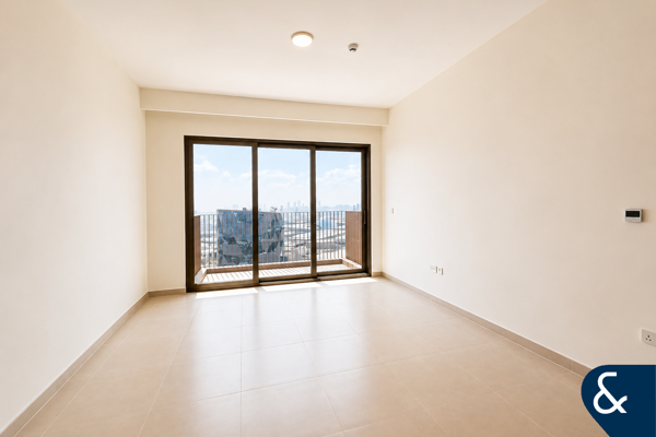 Exclusive | High Floor | Pool View | Vacant