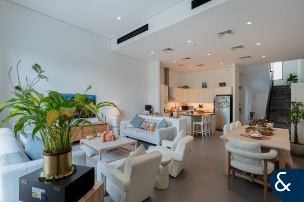 4BR UPGRADED TH | COMMUNITY POOL | VOT