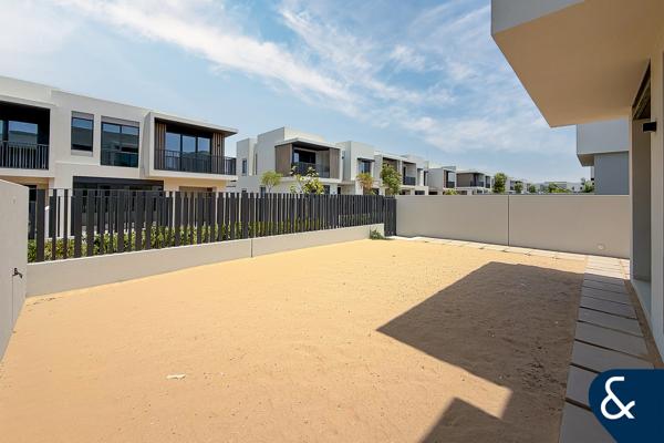 4 Bedroom E1 | End Unit | Excellent Layout