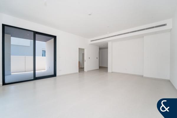 4 Bedroom E1 | End Unit | Excellent Layout