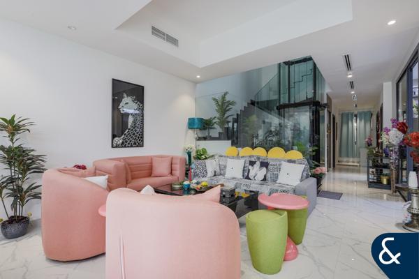 Private Elevator | Upgraded | Must See |