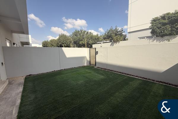 Vacant | Facing the Park | Single Row