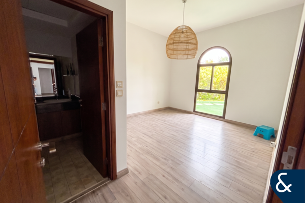 Corner Unit | Huge Plot | Ready Now | 4 beds