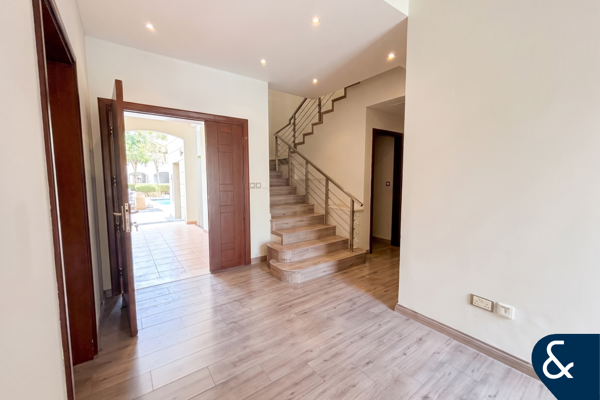 Corner Unit | Huge Plot | Ready Now | 4 beds