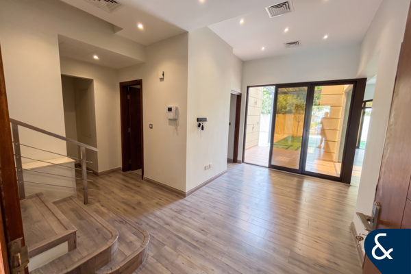 Corner Unit | Huge Plot | Ready Now | 4 beds