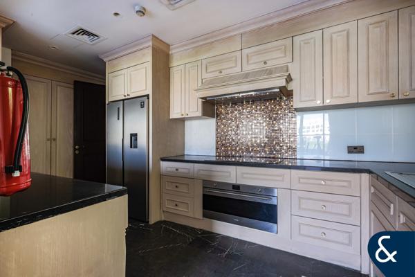 Furnished I Available Now I 4 Bedroom