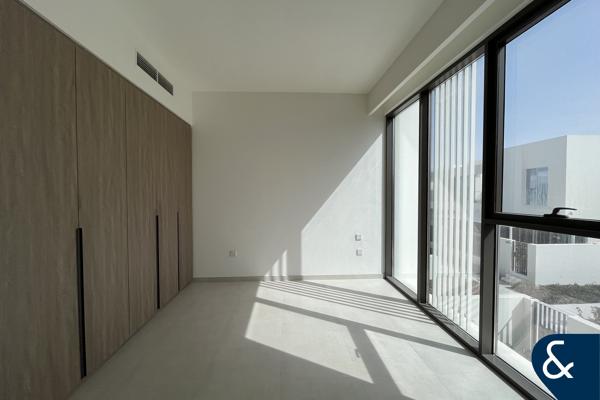 Single Row | Landscaped | Close to Beach