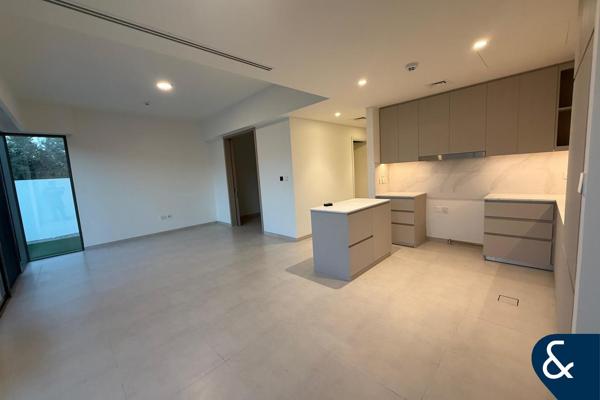Upgraded Kitchen | Single Row | Landscaped