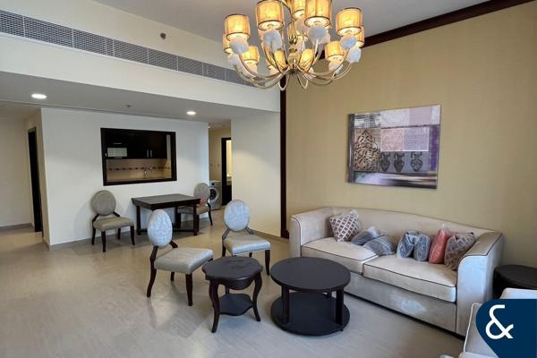 1,040 SQ FT - HIGH FLOOR - FURNISHED
