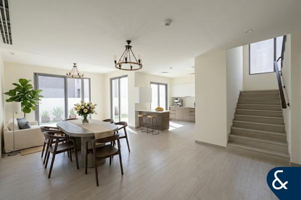 Single Row | Golf Course Community | 4 Bed