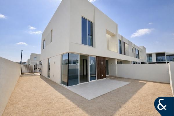 Corner Unit | Backing The Park | Negotiable