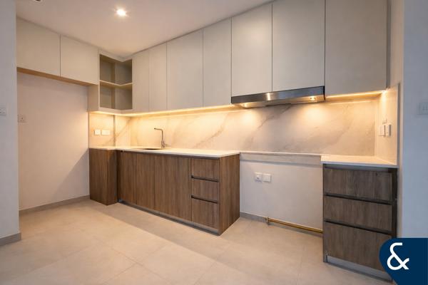 Corner Unit | Backing The Park | Negotiable