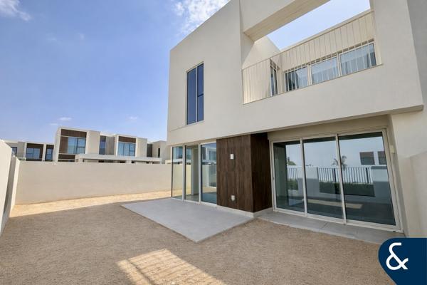 Corner Unit | Backing The Park | Negotiable