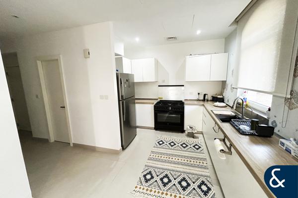 One Bedroom I Fully Upgraded I Corner Unit