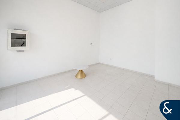 Retail Unit | Street-Level Visibility