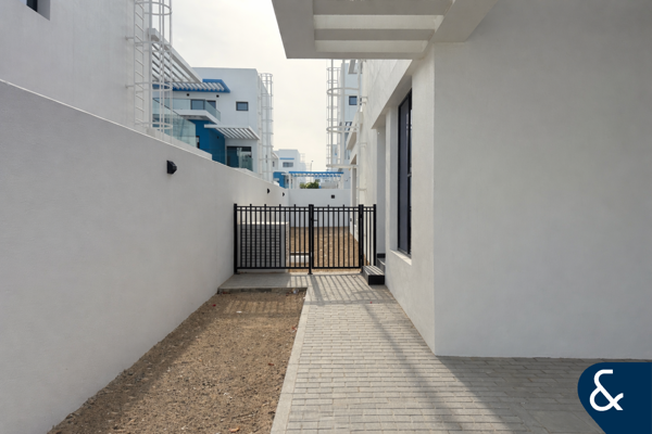 Corner Plot | 5BD + Maid | Hand Over soon