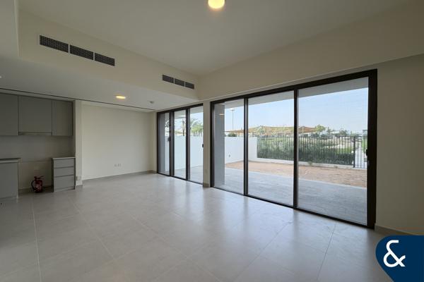 Park Backing | Single Row | Corner Kitchen