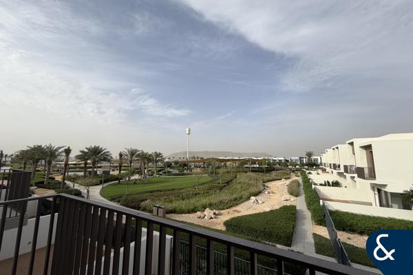 Park Backing | Single Row | Corner Kitchen