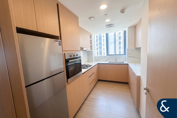 2 Bedrooms | Call To View | Vacant Pool View