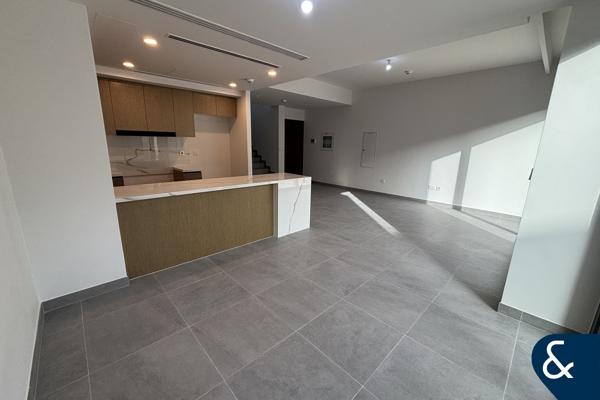 VOT | Brand New | 3 Bed + M | Modern Finish