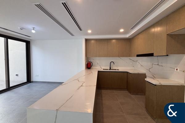 VOT | Brand New | 3 Bed + M | Modern Finish