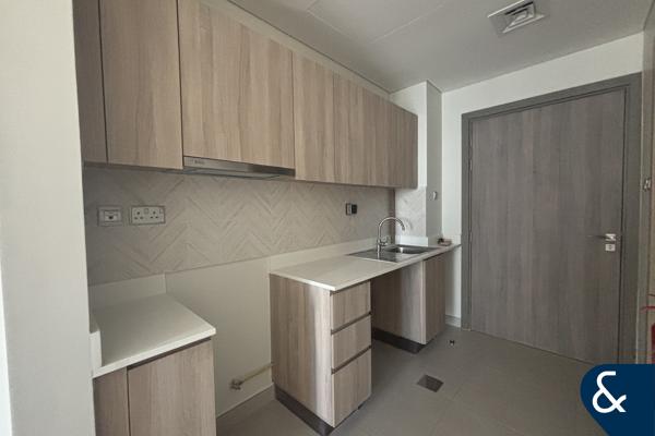 Vacant Now | Studio | Great Location