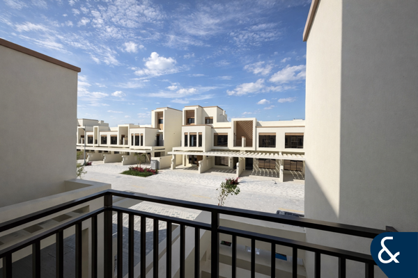 PARK BACKING | INTERNAL SINGLE ROW |  4 BED