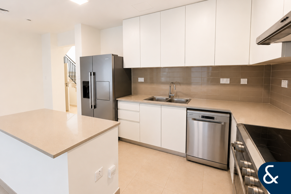 Vacant 4 Bedroom | Corner Unit | Spacious