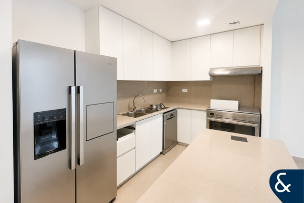 Vacant 4 Bedroom | Corner Unit | Spacious