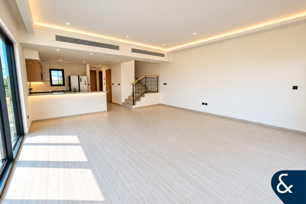 3,294 Plot | On Park | Best Location