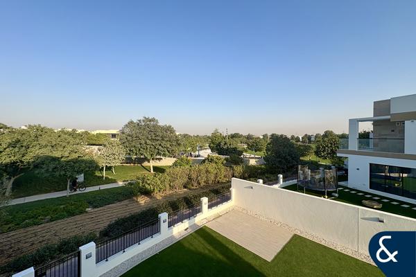 Large Corner Plot | 4 Bed + M | Park Backing