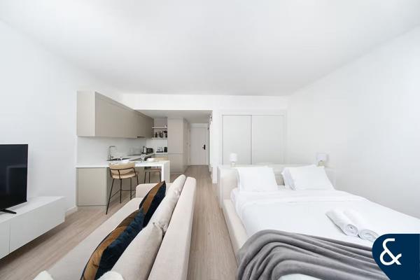 Studio | Furnished | Upgraded | Vacant