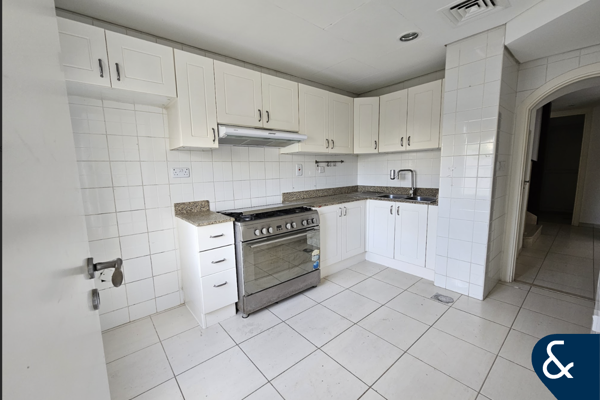 Springs 7 | 2bed + study | Near Springs Souk