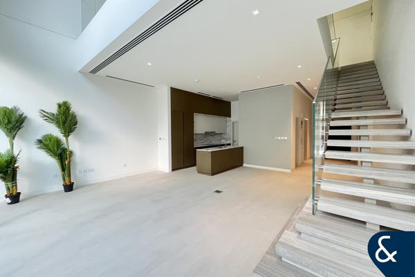 Brand New / Burj Khalifa Views / 13 Months