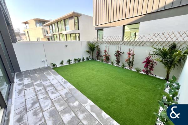 Burj Khalifa Views | Fully Landscaped | G+2