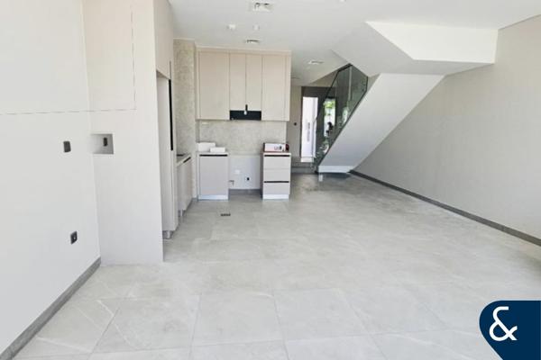 SINGLE ROW | 2 + Maids | NOTICE SERVED