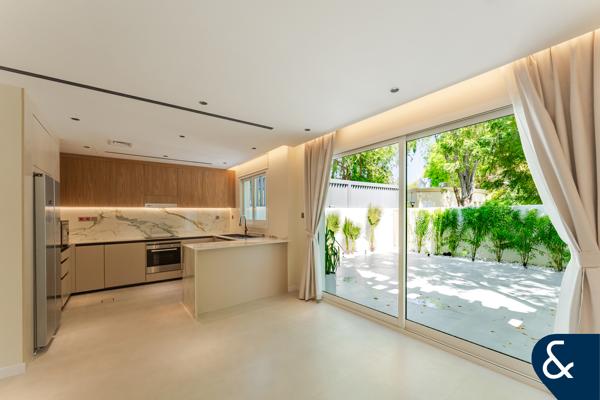 Backing Park & Pool | Brand New Upgrade | 3 bed