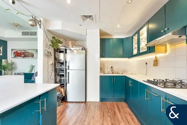 Fully Upgraded | 2 Bedrooms | Study | Vacant