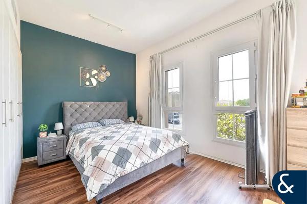 Fully Upgraded | 2 Bedrooms | Study | Vacant