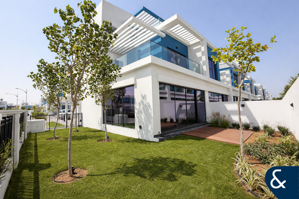 TRUE CORNER | LANDSCAPED | CLOSE TO HUB