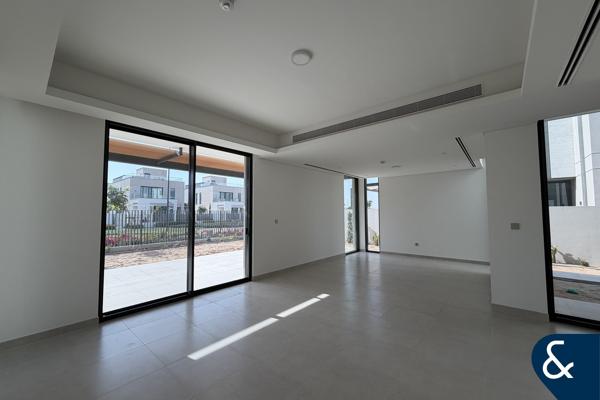 Park Backing | Brand New | Best Location