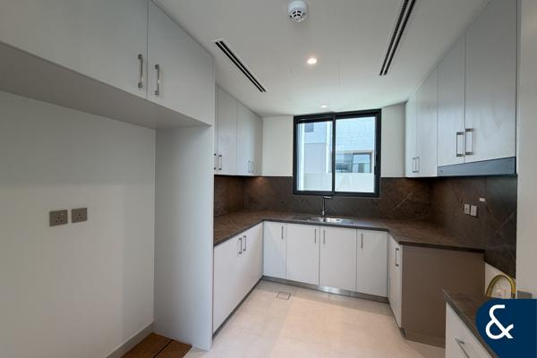 Park Backing | Brand New | Best Location