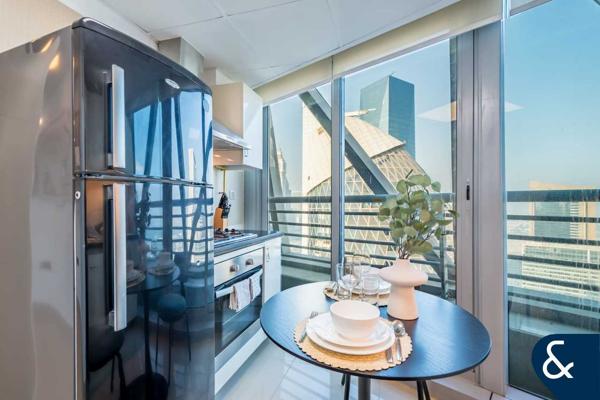 High Floor | 1 bed | Upgraded | Vacant